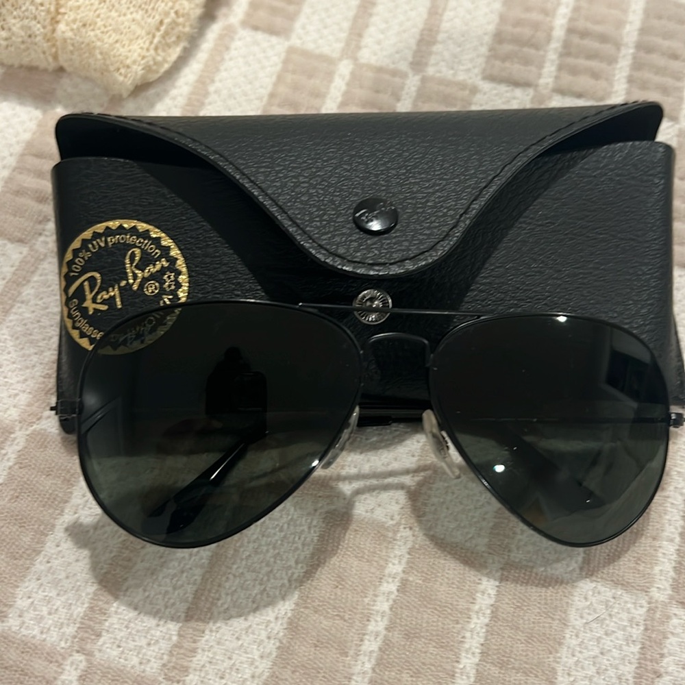 Black ray bands